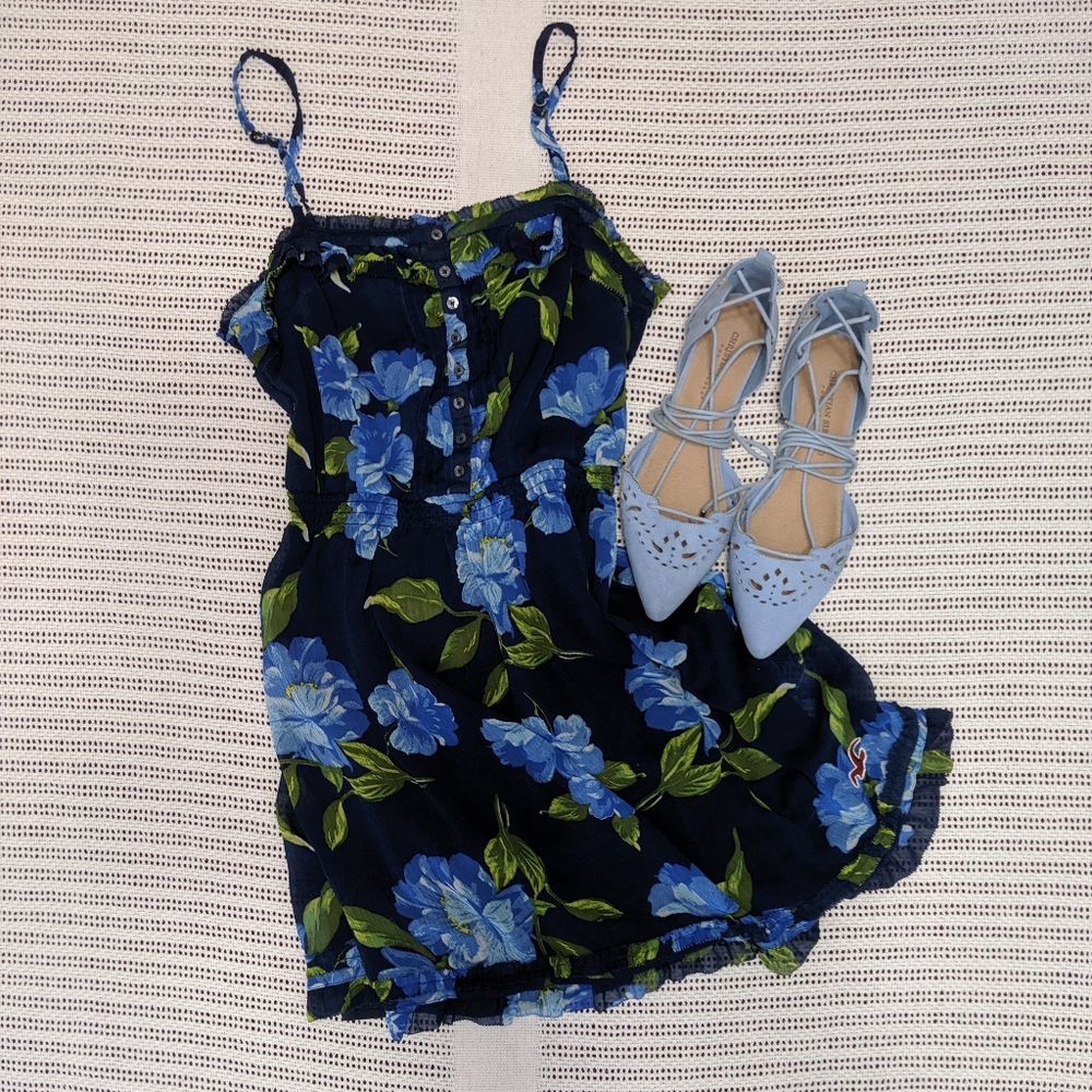 Hollister Blue 💙 Mini Dress w/flowers Size S